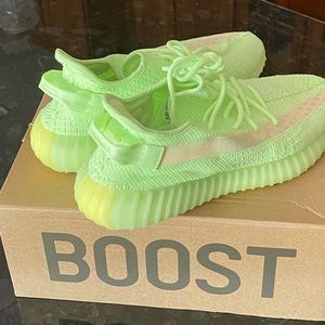Adidas Yeezy Boost 350 V2 Glows